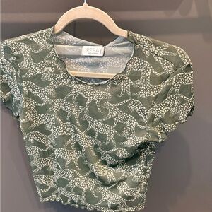 RESA Green and White Leopard Pattern Short Sleeve Tee
